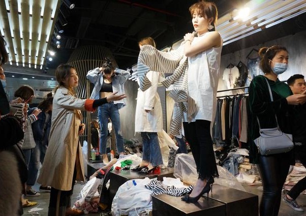 服装散货销售技巧,做服装卖家新手拿货小技巧