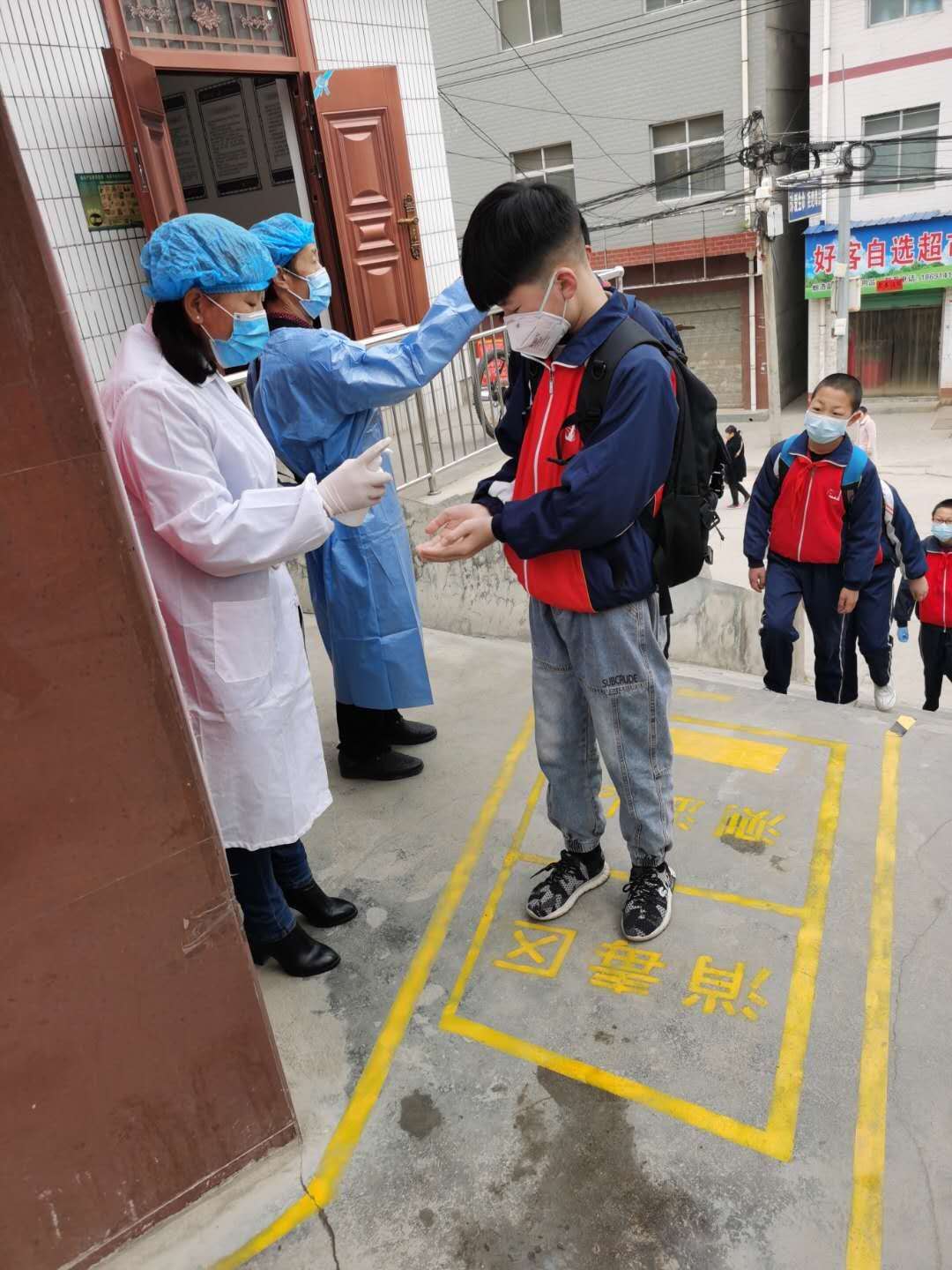 复课开学暖心护航,保障开学复课有序