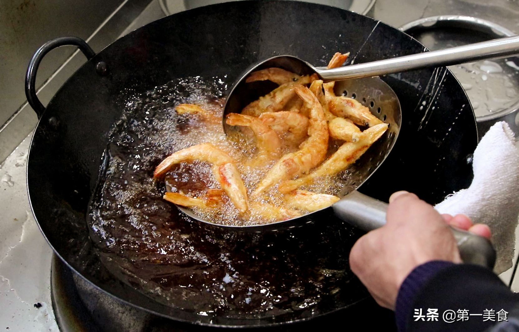 白灼虾的正确做法不腥鲜嫩爽口,大虾这样做虾肉嫩滑汤鲜味美