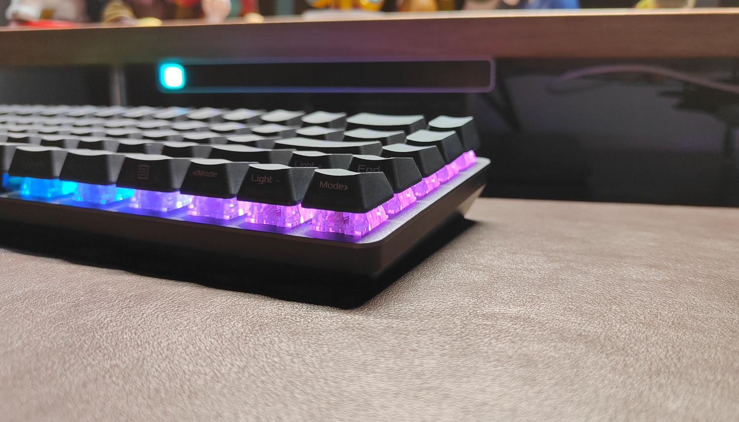 游戏宅理想桌面,电竞头戴式耳机rog棱镜s