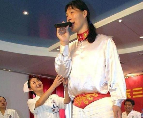 世界第一女巨人穿78码的鞋子,全国第一女巨人