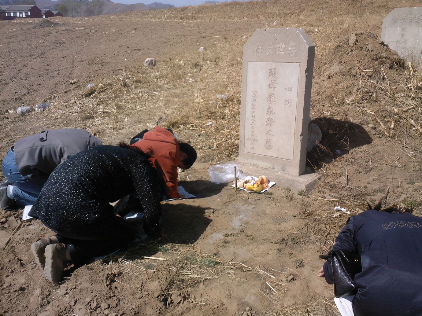 古人怎么说要孝敬父母的,清明给祖先上坟烧什么纸最好