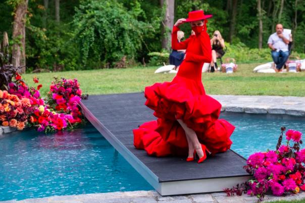 超模怀孕大肚子走秀,超模大肚子走秀