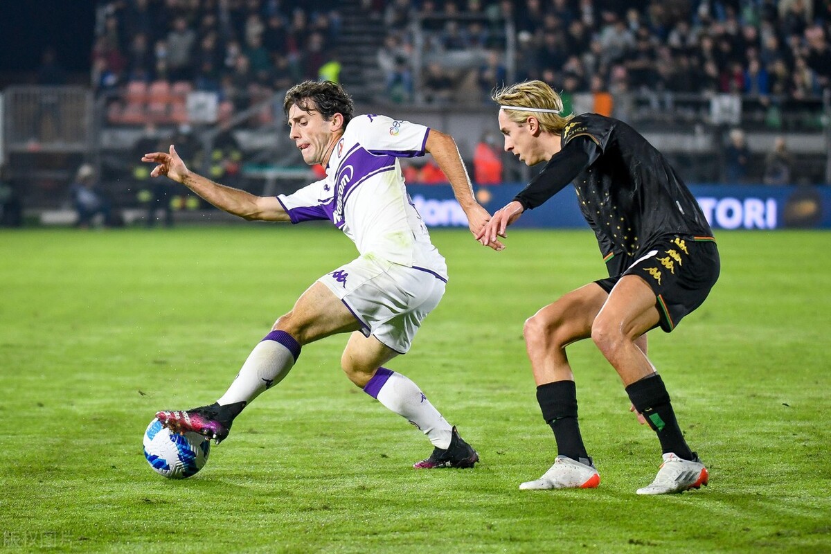 1-0大冷,倒数第二大爆发,仅38%控球仍赢,全场狂欢犹如夺冠