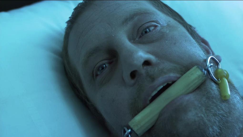 《人体蜈蚣系列》:从全彩到黑白默片重口味背后的荒诞剧情