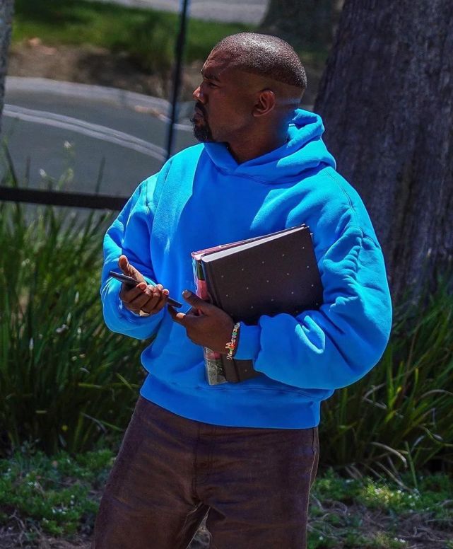 yeezygap联名在哪发售,yeezyxgapxbalenciaga三方联名款棉服