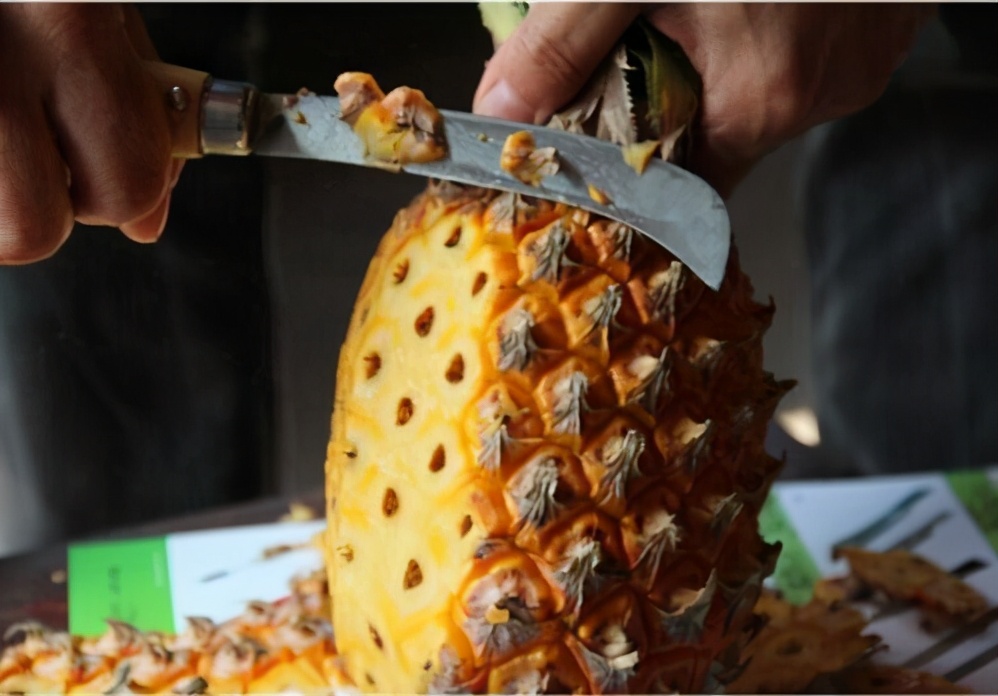 成都曾经街头的小生意：擦皮鞋、削菠萝、改裤脚、换拉链