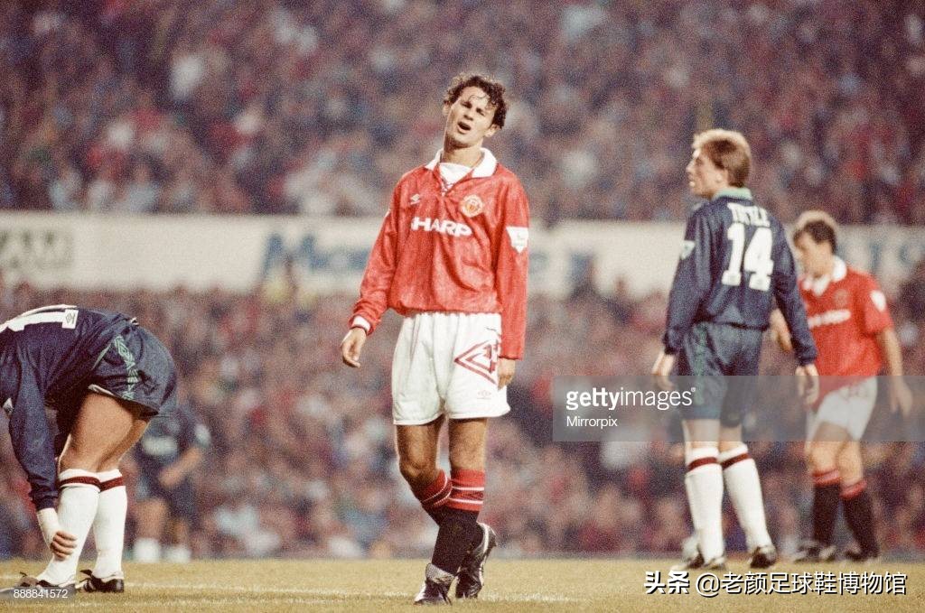 英格兰第一铁汉，骨折踢完比赛，40年前战胜曾国足，爱穿牛逼鞋