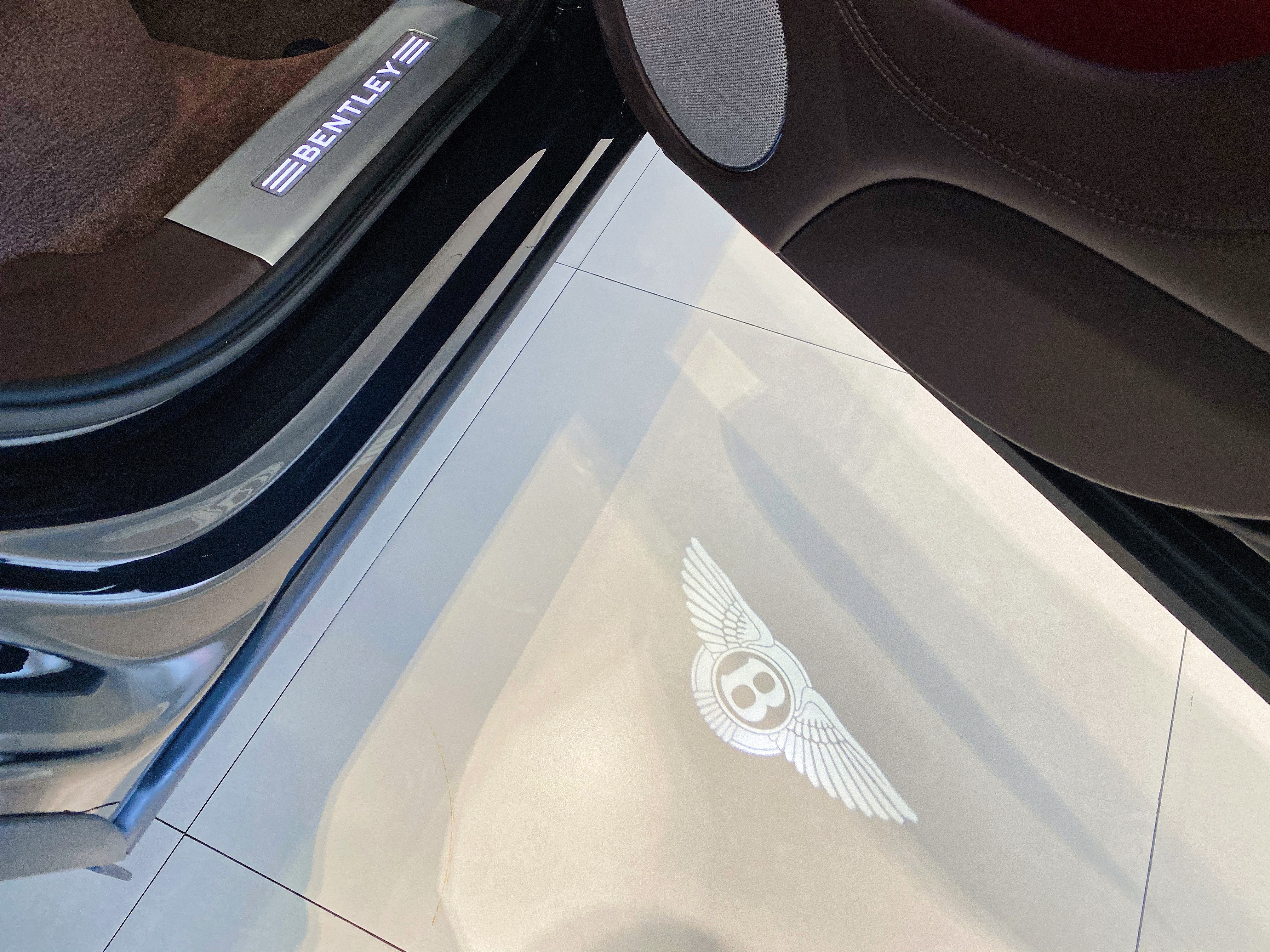 开宾利添越回老家是什么体验,一天消费差不多400元