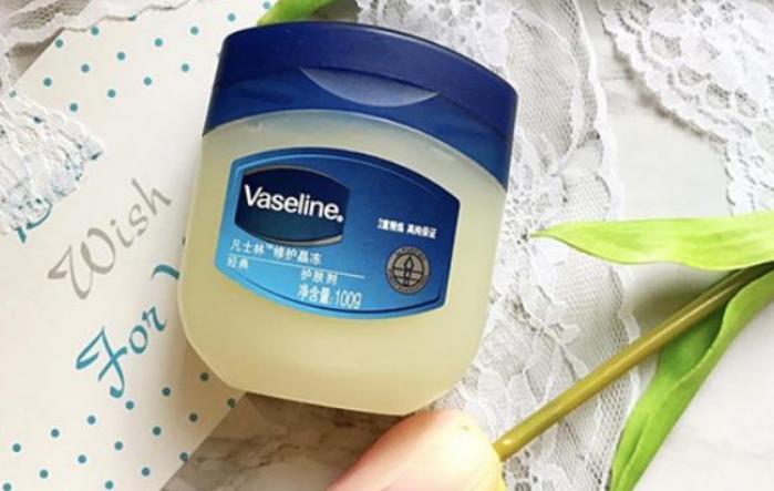 冬季唇膏用什么保养,护唇膏的巧妙用法