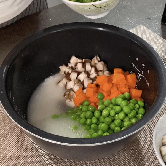 整个朋友圈都在刷《动森》，而我却爱上了在厨房刷锅