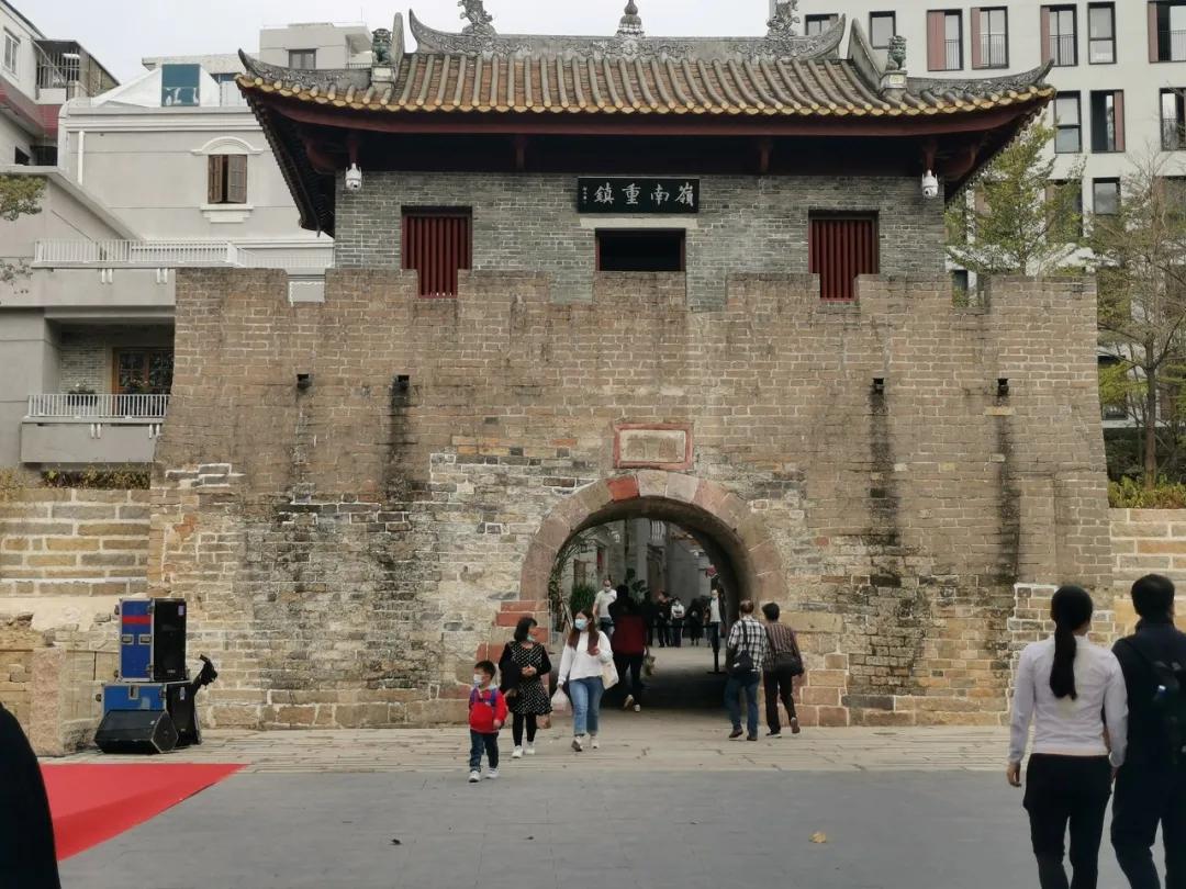 深圳花了17个月，“赶走了”居住在千年古城里的30000人