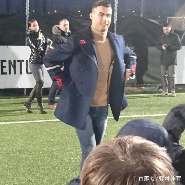 迷你罗87场比赛打进730球,迷你罗脚后跟进球