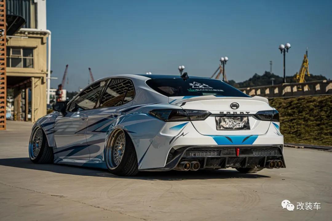 凯美瑞高达涂装,高达改色车膜凯美瑞