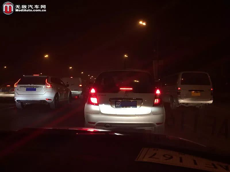 倒车灯只亮一个是怎么回事丰田,倒车灯只亮一方吗