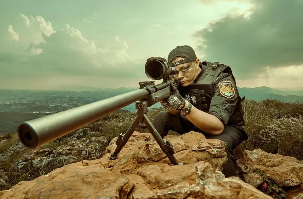 真正的*击狙**手不打头？为何*击狙**手要瞄准胸部，警察却要一枪爆头？