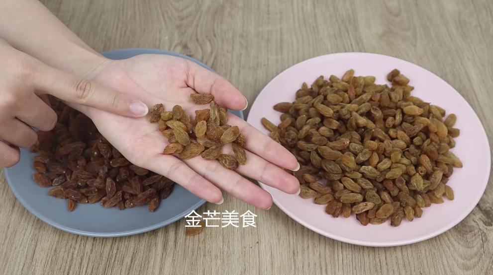 硫磺泡的葡萄干怎么识别,硫磺葡萄干和正常葡萄干的区别