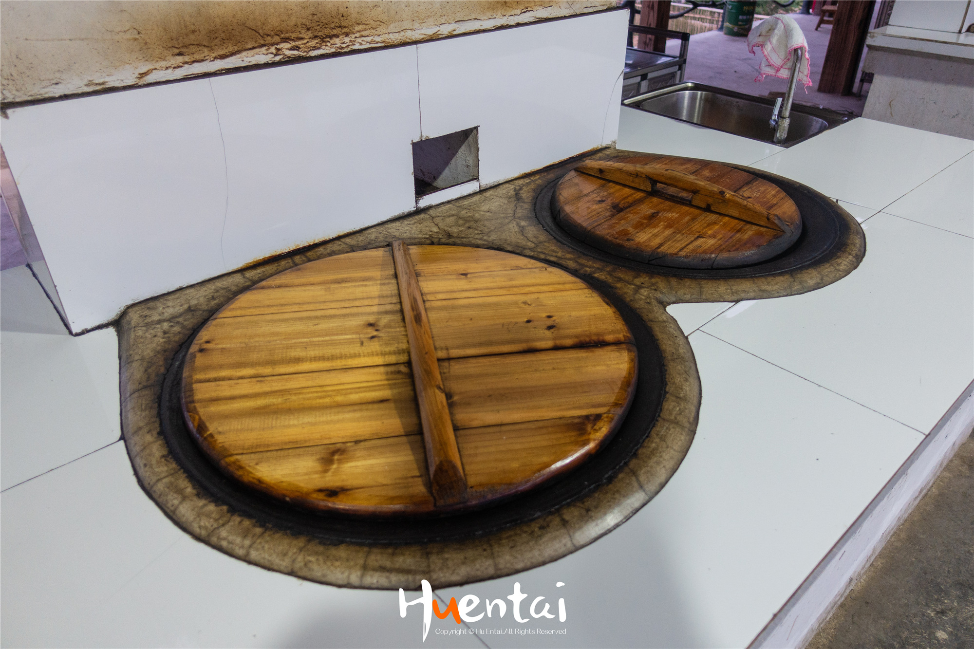 住星空帐篷吃土灶饭，看孔雀开屏，这个520就要来点不一样