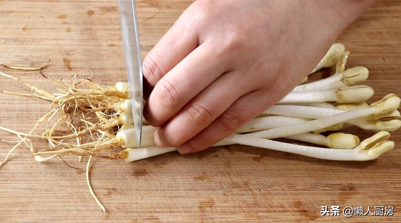 花生芽炒着吃用不用焯水,花生芽可以炒蛋吗