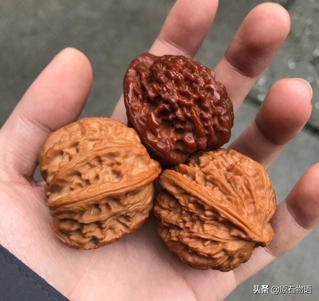 盘了几年的核桃被吃了,盘了很久的核桃被吃了