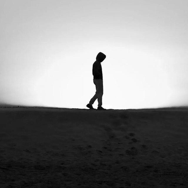 封闭自己的内心怎么走出来,怎么才能活在自己的世界里