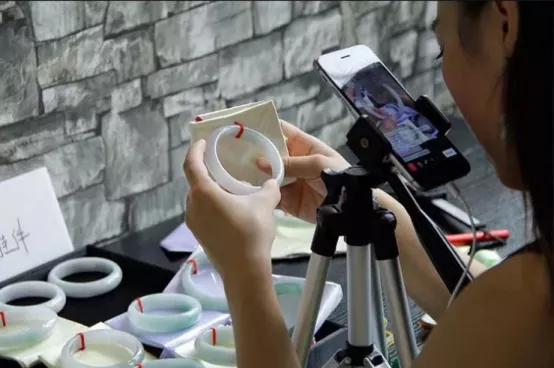 直播电商类目推荐,深度揭秘直播流量困境