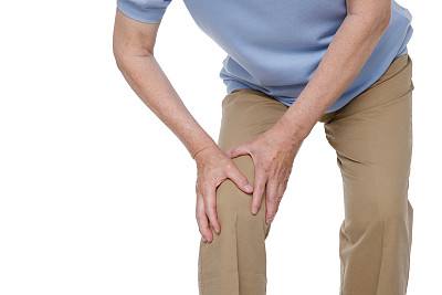 腰椎4-5突出压迫神经手术治疗风险,颈椎67椎间盘突出压迫神经怎么办