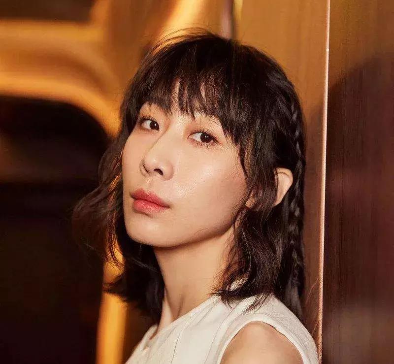 换个减龄的发型优雅又有型,宽下颚短下巴适合什么发型