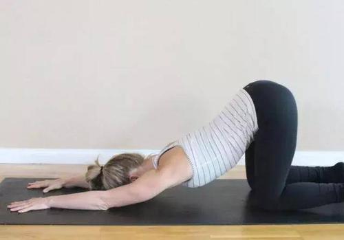 久坐腰背不舒服瑜伽缓解姿势教程,久坐腰肌劳损食疗