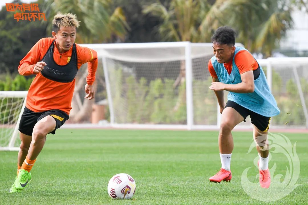 赛前团队热身投篮训练,武汉队第二场热身赛