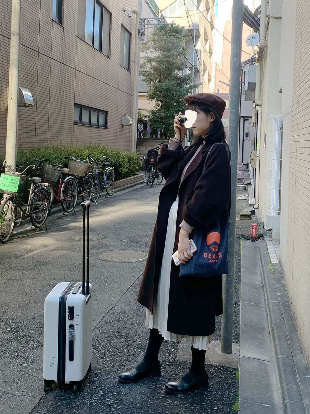 杏色大衣内搭什么颜色毛衣好看,深蓝色大衣内搭什么颜色的毛衣