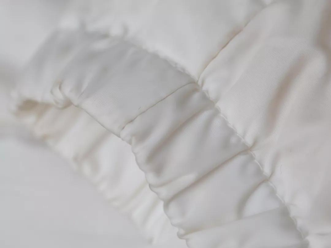 羽绒服脏了不用下水洗,羽绒服脏了用什么一喷就可以了