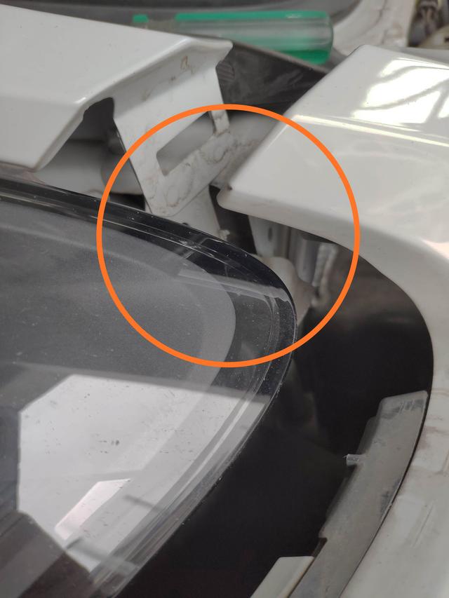 拆掉保险杠做油漆才能做得更完美，这辆保时捷博克斯特就是例子