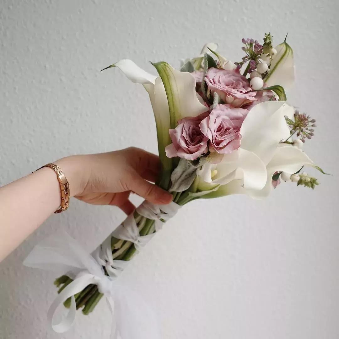 马蹄莲插花怎么养时间长,马蹄莲鲜花养护