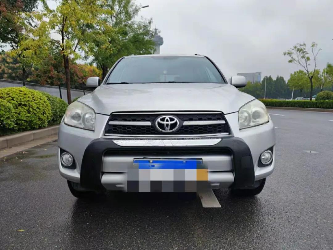 智跑19款2.0顶配二手车,11年起亚智跑2.4四驱油耗测评