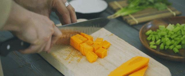 南瓜饼和面粘手揉不成团怎么办,做南瓜饼不用油炸怎样做