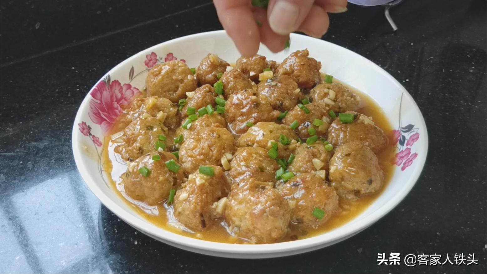 藕丸子怎样做出来q弹不易煮烂,怎样做莲藕丸子才好吃呢