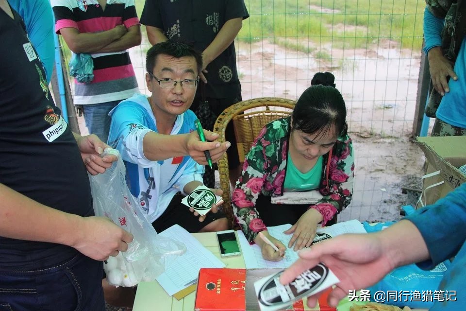 黑坑鱼塘撒化肥了,黑坑撒了化肥