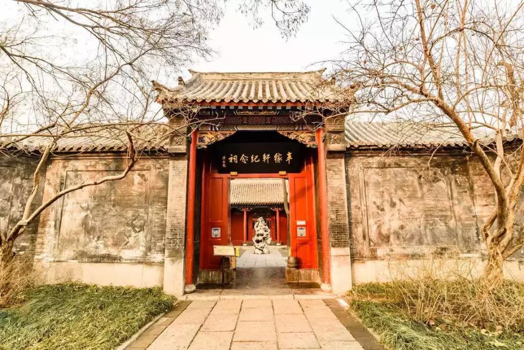 臧克家人物简介,臧克家生平简介300字