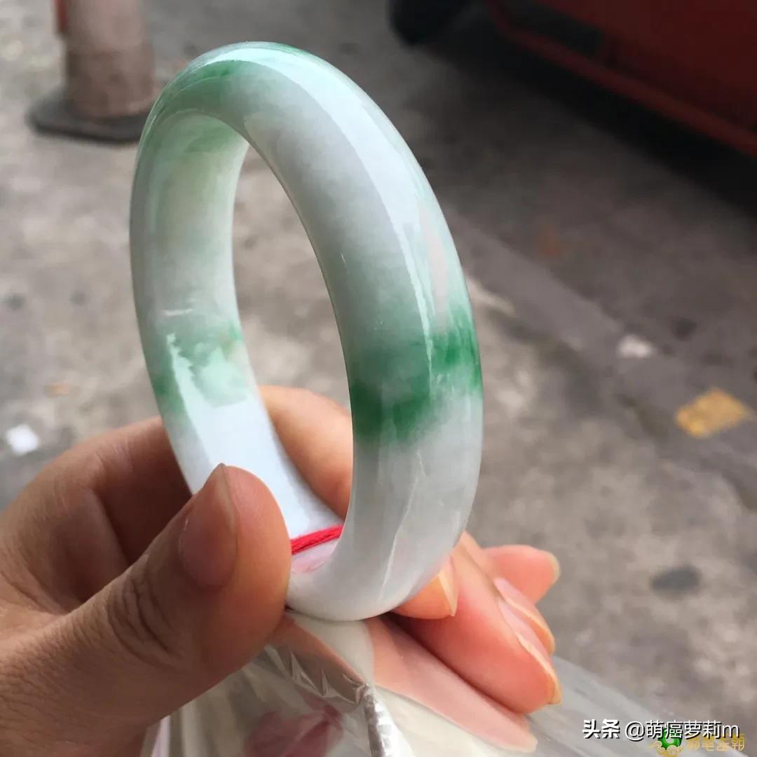 翡翠糯化是怎么样的,翡翠的糯种和细糯种的区别