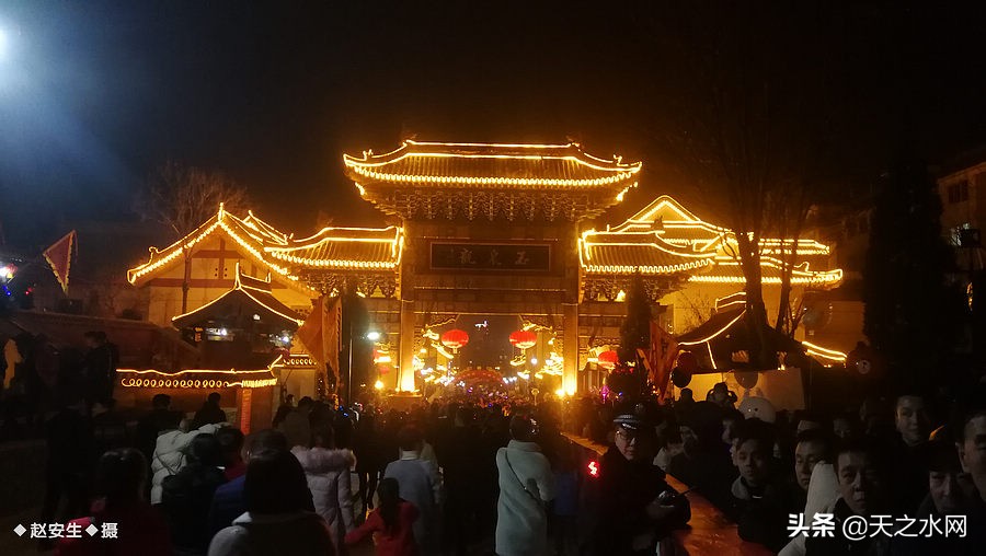 甘肃天水数万民众“上九朝观”祈福纳祥争烧头柱香！（组图）