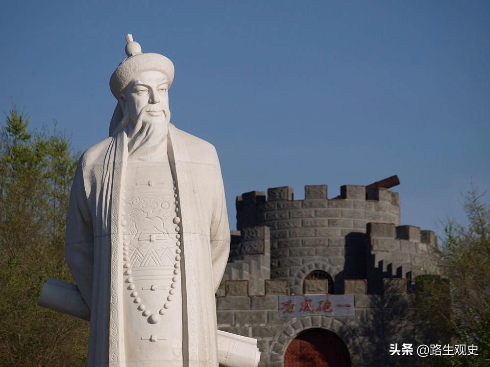 此人摇尾乞怜为英国女王“写”诗,“换”来枪炮*弹子**侵略中国*疆新**