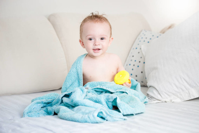 夏天儿童容易出痱子怎么办,夏季孩子起热痱子怎么办