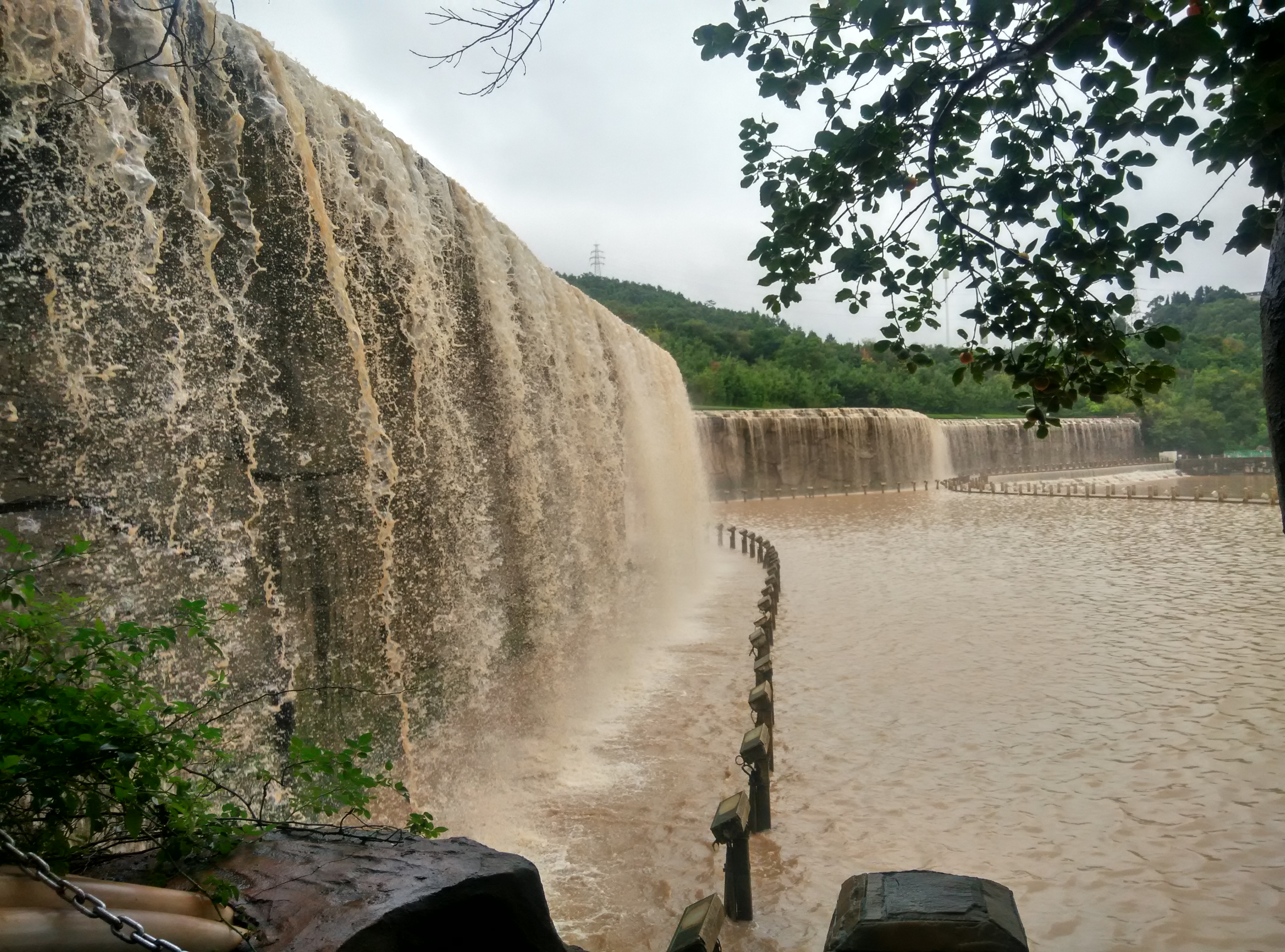 云南旅游酒店一间瓦舍,云南旅游一大一小多少钱