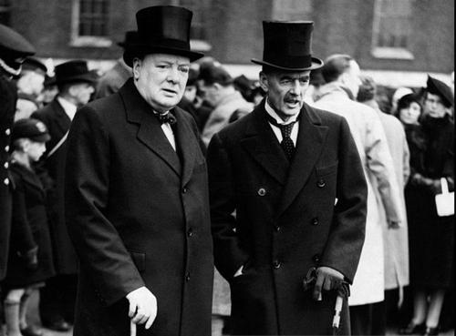 二战前,英国政府瞧不起希特勒!认为德国贫穷落后