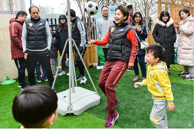 中国女足王霜帅气视频,中国女足王霜魔幻般球技