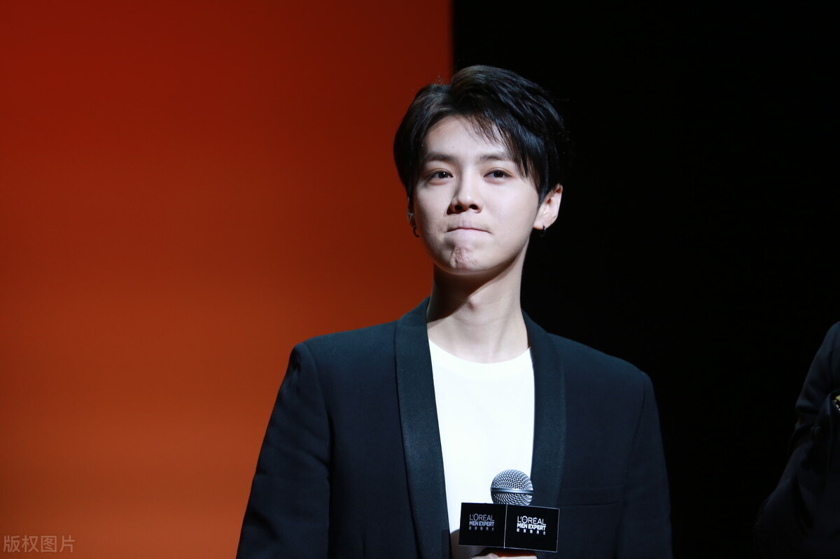 张艺兴颜值巅峰pk鹿晗的颜值巅峰,张艺兴由歌手到演员的跨界