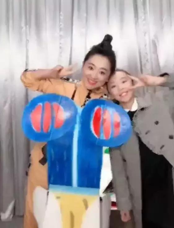 月亮姐姐变装秀视频,月亮姐姐穿衣裳视频