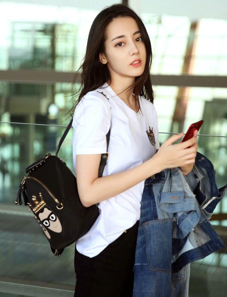 这种“蚂蚁鞋”一般人都穿不了，热巴穿出时尚范，气场3米！