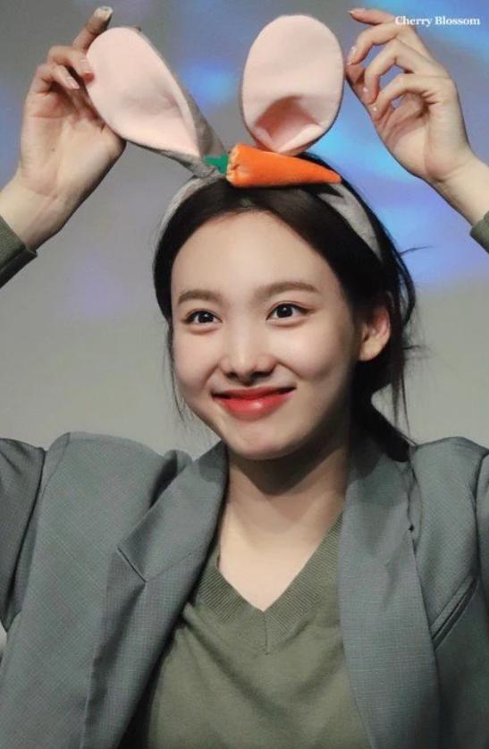 twice正规三辑单封是林娜琏吗 (twice nayeon 林娜琏街头唯美拍摄)